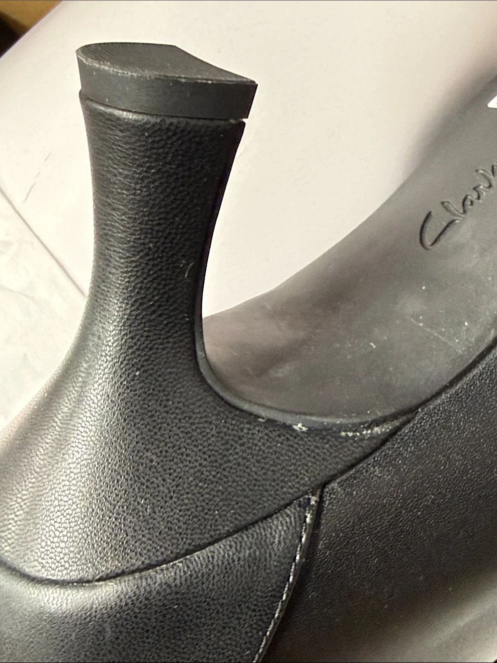 Clarks Kataleina Sol  Black Leather Ankle Bootie with Kitten Heel Size 10